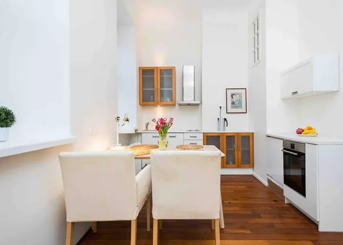 Location, Beautiful&quiet Old Town Apt. *