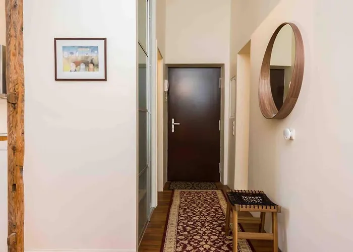 Location, Beautiful And Quiet Old Town Apt. شقة *