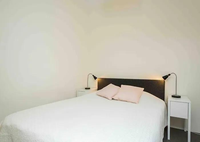 Апартаменти Location, Beautiful And Quiet Old Town Apt.