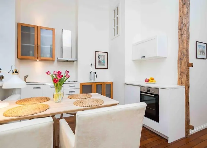 Location, Beautiful And Quiet Old Town Apt. Апартаменти Таллінн