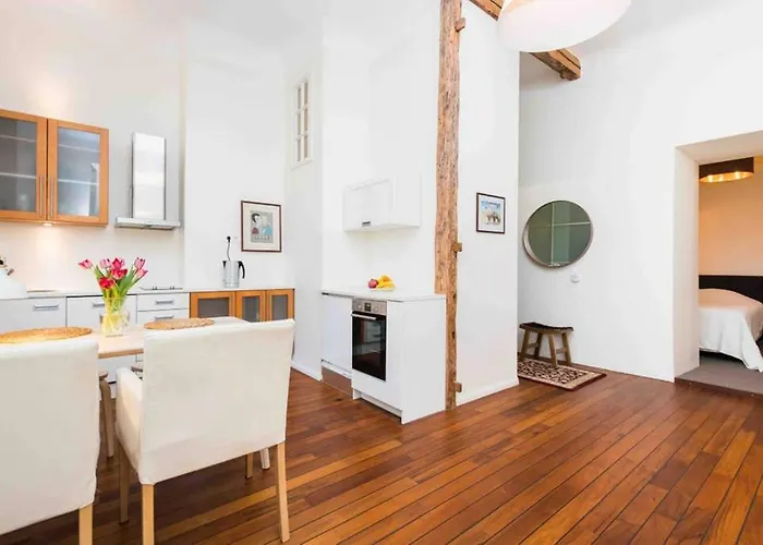 Апартаменти Location, Beautiful And Quiet Old Town Apt. *