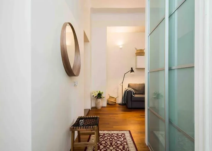 Location, Beautiful And Quiet Old Town Apt. Апартаменти *